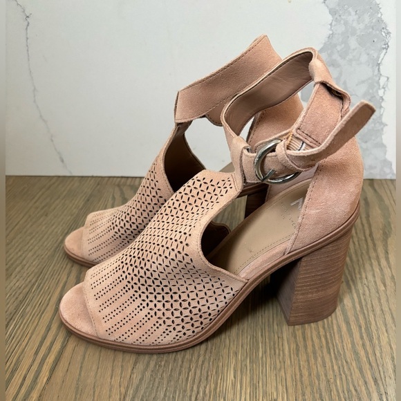 NWOT Marc Fisher Tan Vixen Cutout Suede Sandals women’s size 8 - Picture 8 of 10